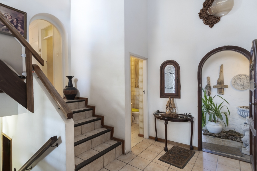 5 Bedroom Property for Sale in Lochnerhof Western Cape